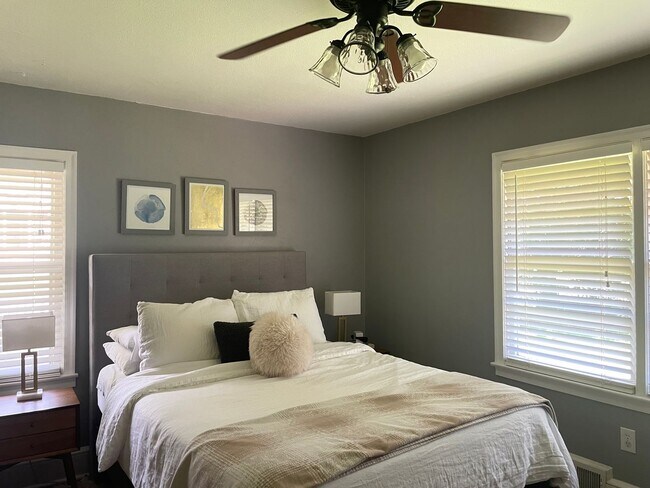 Building Photo - Crestview Home walking distance to Normaltown