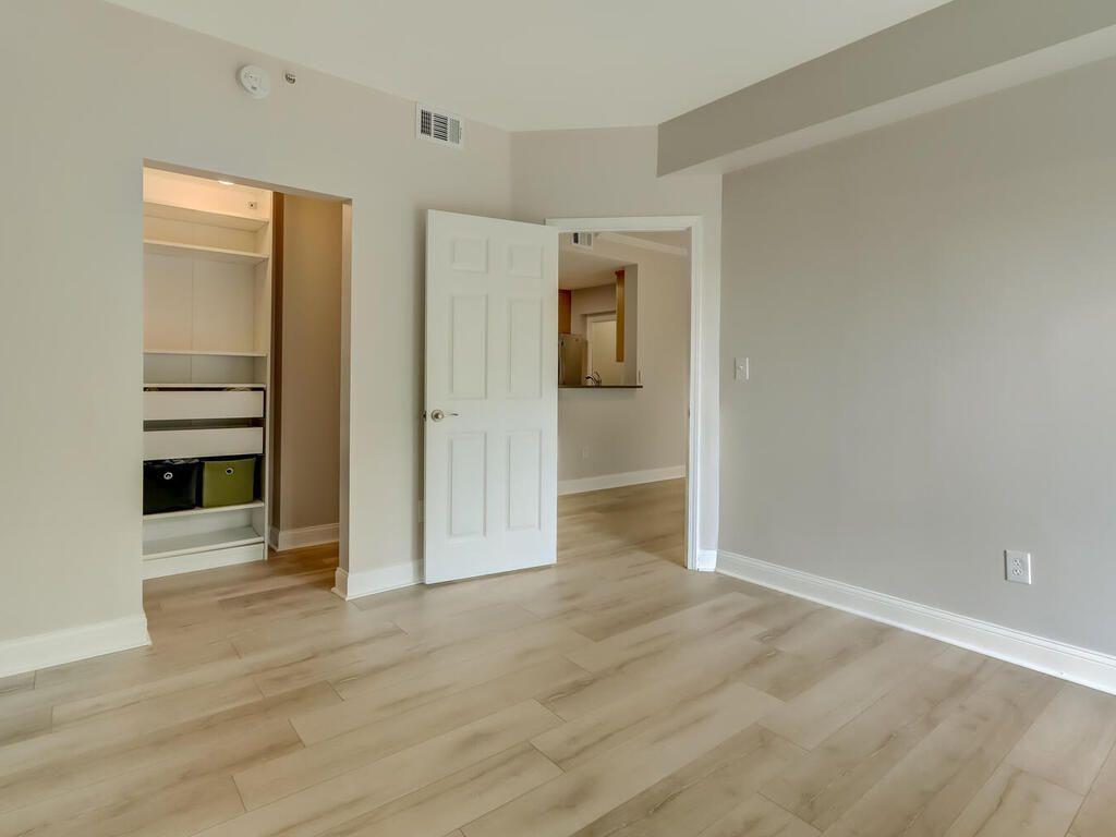 Building Photo - 1074 Peachtree Walk NE