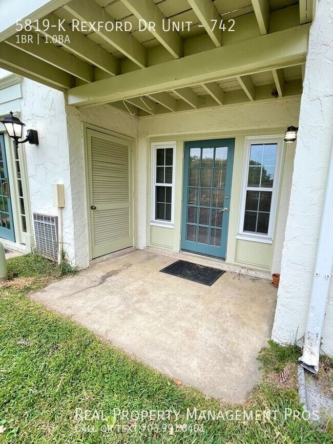 Building Photo - 5819-K Rexford Dr Unit-742