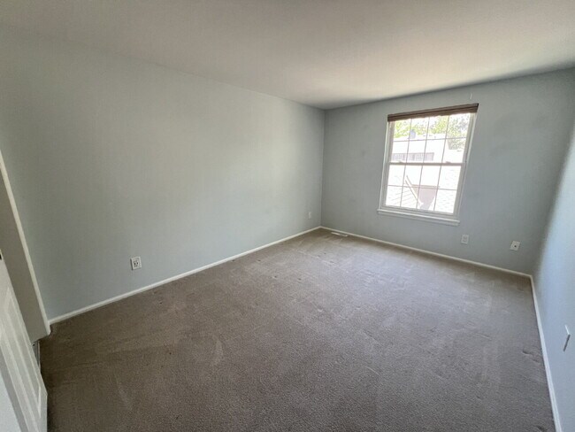 Building Photo - 7052 E Briarwood Dr