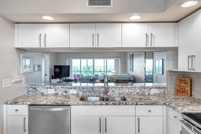 Building Photo - 1200 Country Club Dr