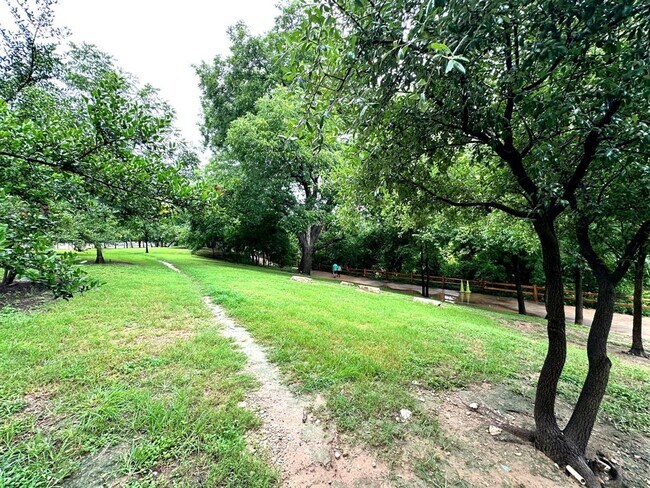 Building Photo - 1900 Barton Springs Rd