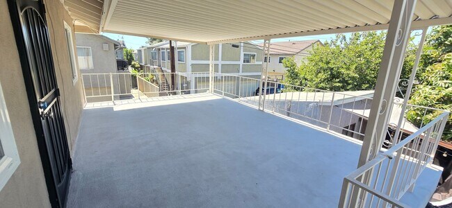 Building Photo - 405 S Kroeger St