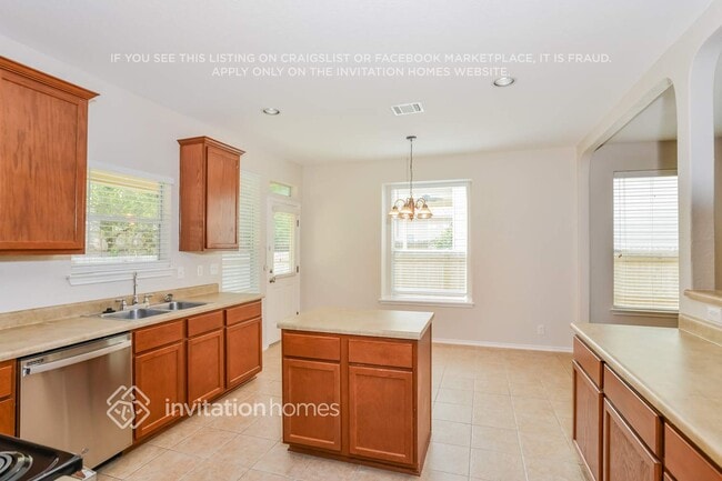 Building Photo - 710 Campion Red