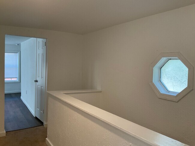Building Photo - 270 Calder St