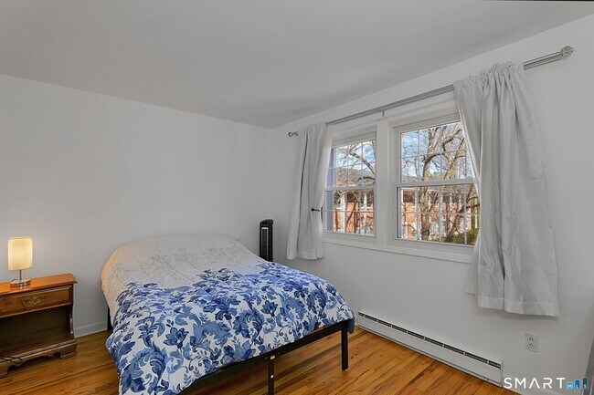 Building Photo - 44 Garden St