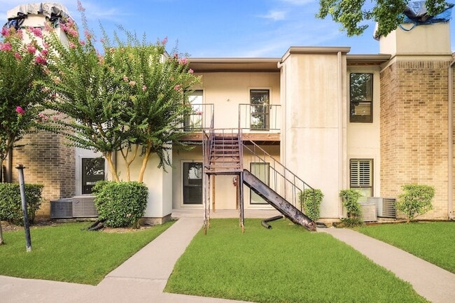 Building Photo - 2425 Augusta Dr