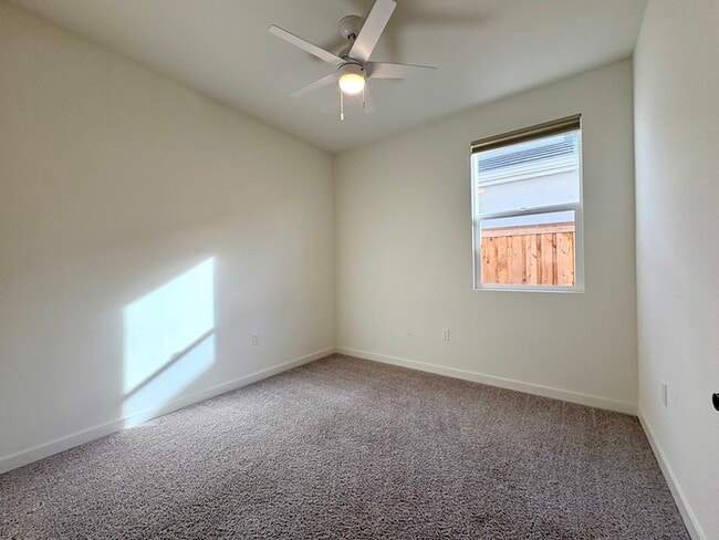 Building Photo - Beautiful Single Story in Lincoln! 4 Bedro...