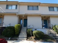 Building Photo - Nice Townhome - Wood Floors