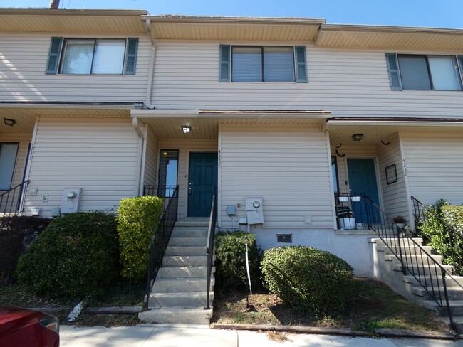 Primary Photo - Nice Townhome - Wood Floors