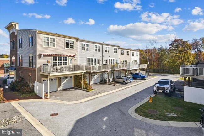 Building Photo - 605 S Cherry Grove Ave