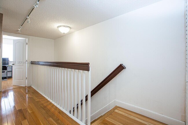 Building Photo - 16618 NW 73rd Ave