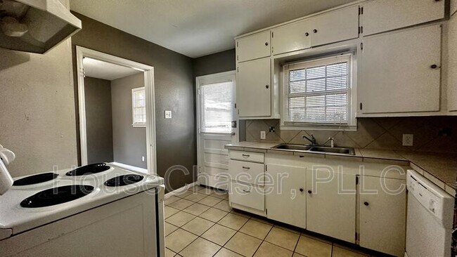 Building Photo - 3414 27th St