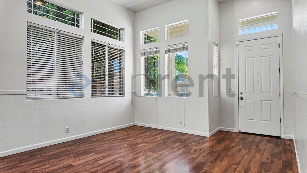 Building Photo - Unit
