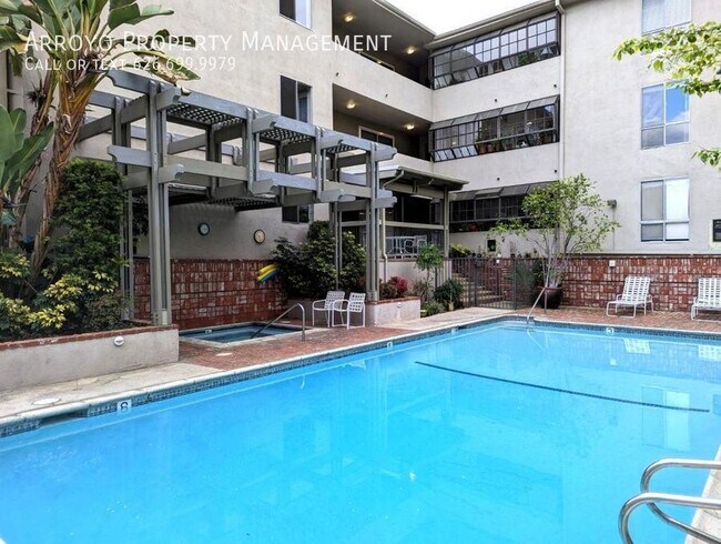 Building Photo - 339 S Catalina