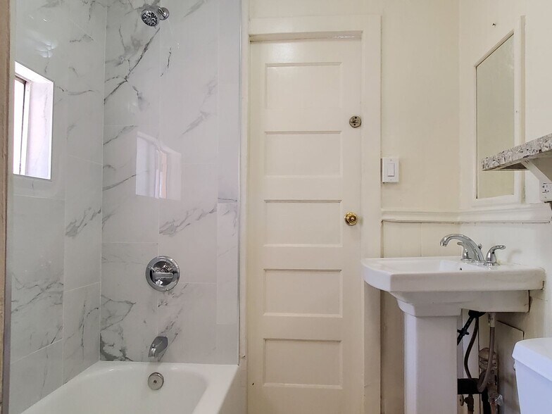 Building Photo - 324-342 S Buena Vista Ave