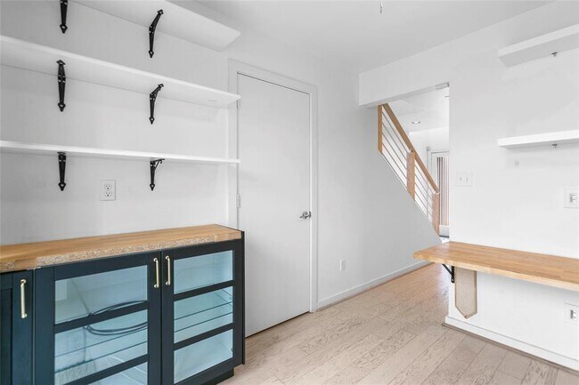 Building Photo - 803 Detering St