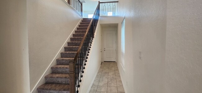 Building Photo - 5-Bedroom 3-Bathroom Home Walking distance to USAA and just mins from Medical Center and UTSA