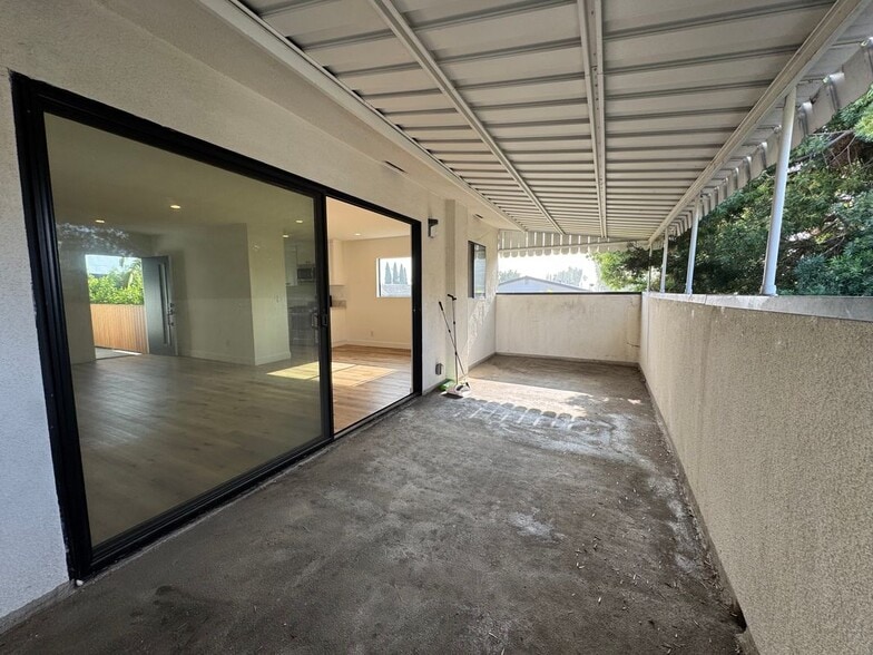 Building Photo - 1347 N Stanley Ave