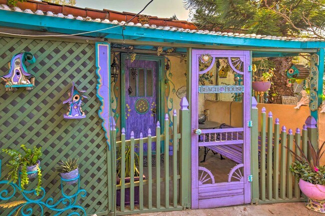 Building Photo - 2434 Cloverfield Blvd