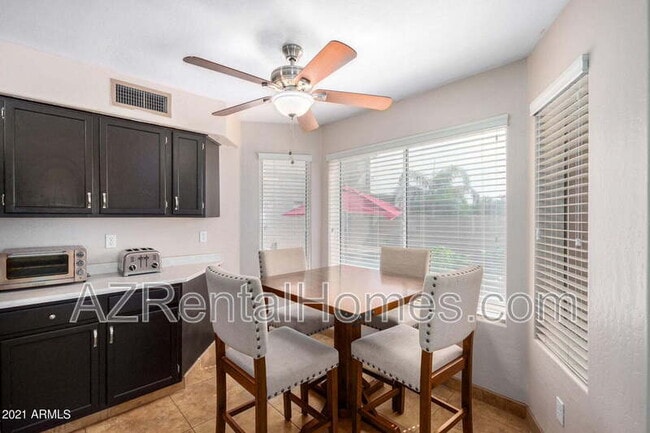 Building Photo - 3618 N Santiago Cir