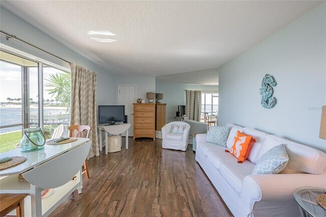 Building Photo - 2566 Gary Cir