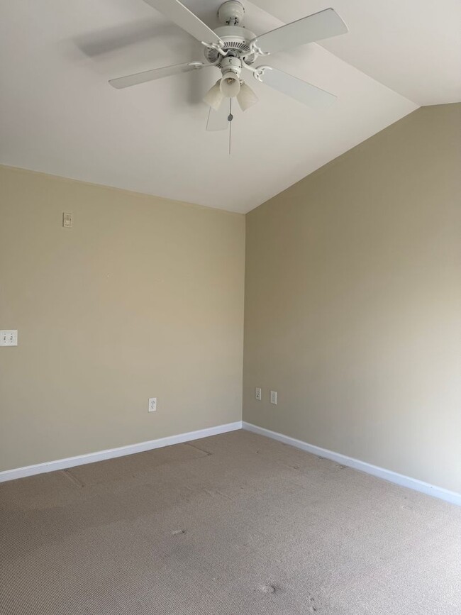 Building Photo - 1830 Candlewood Court #208