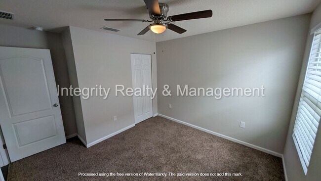 Building Photo - Spacious 4-bedroom, 2-bathroom home