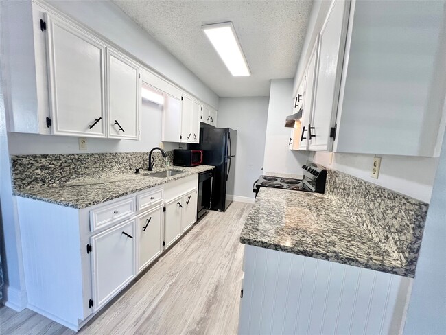 Building Photo - 4021 Avenue Q 1/2