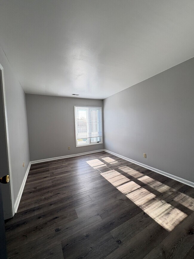 Building Photo - Bellagio West Living I