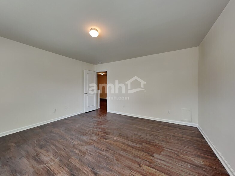 Building Photo - 1300 Montreux Ct