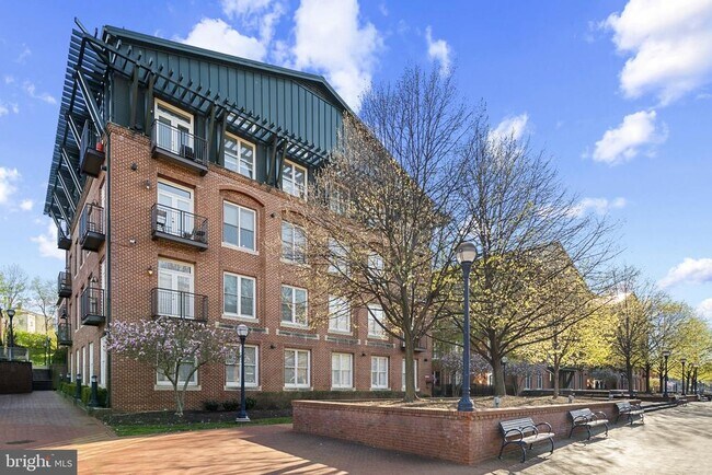 Building Photo - 35 E All Saints St