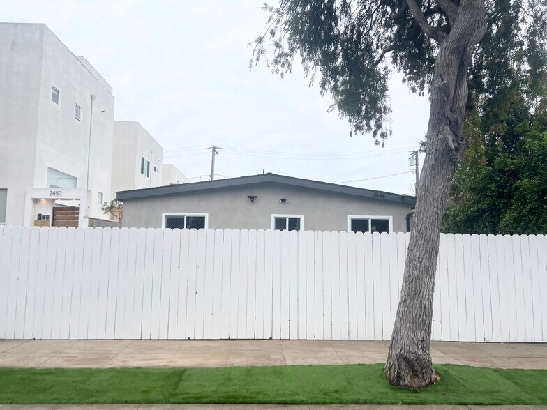 Building Photo - 2444 Chelsea Pl