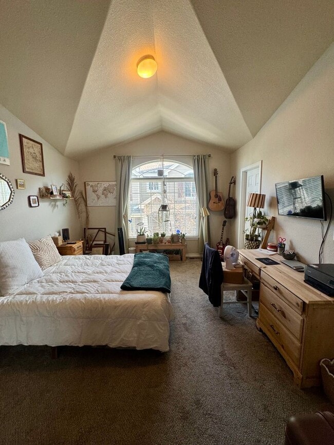 Building Photo - Updated Townhome in North Colorado Springs