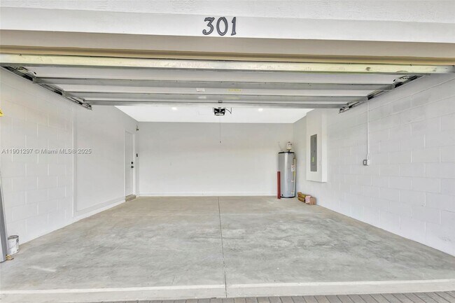 Building Photo - 301 Silver Sands Ln