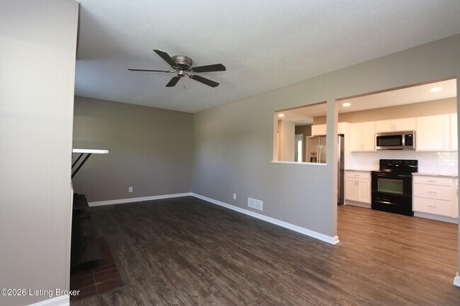 Building Photo - 6810 Village Green Blvd