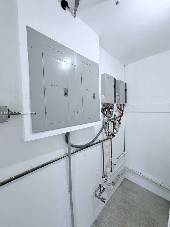 Building Photo - 134 SW 14th Ave