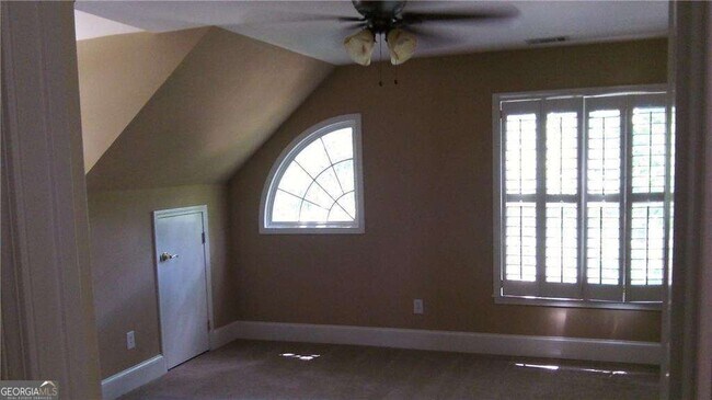 Building Photo - 1510 Maplewood Ct