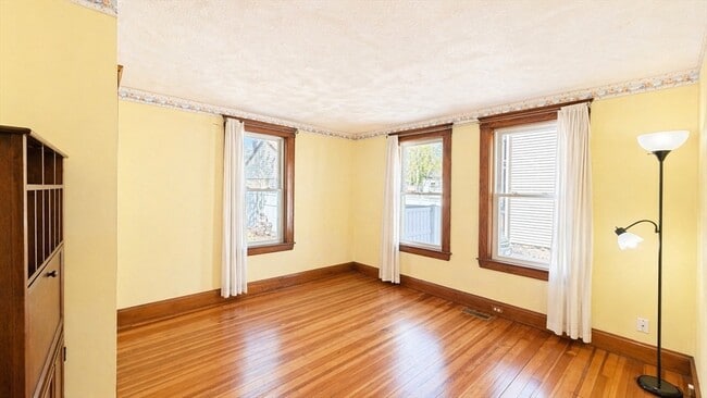 Building Photo - 86 Howard St