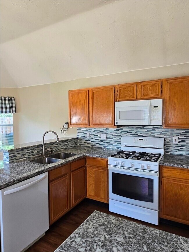 Building Photo - 2730 N Larkspur Cir