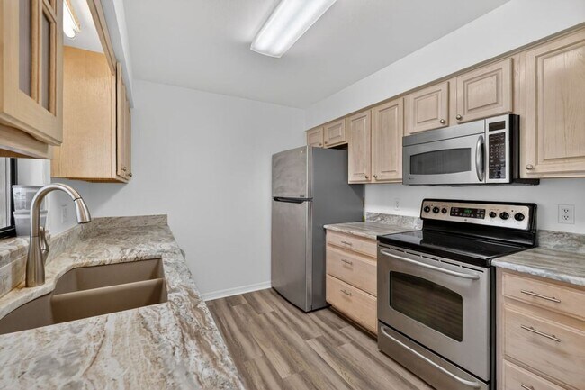 Building Photo - 12520 Orangewood Ct