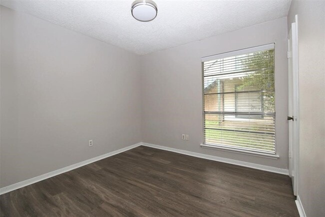 Building Photo - 13611 Ravensway Dr