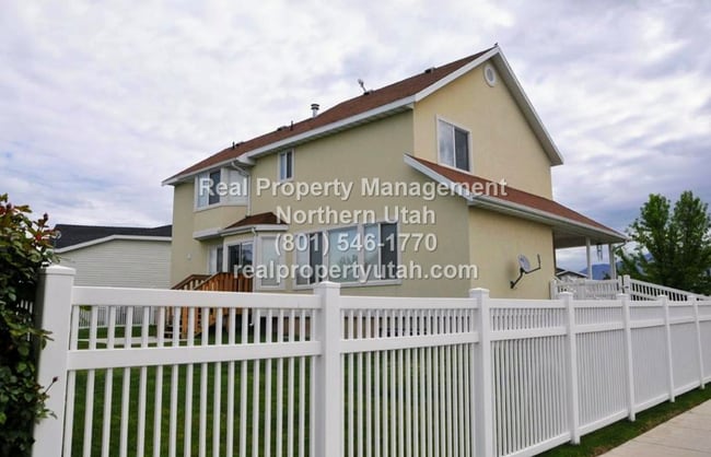 Building Photo - 3 Bedroom Home in Clearfield Available
