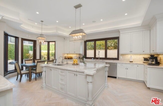 Building Photo - 331 Canon Dr