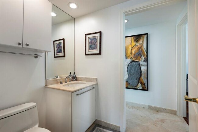 Building Photo - 3101 S Ocean Dr