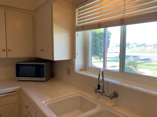 Building Photo - Contemporary Home with a pool near Bullard High School Fresno, CA