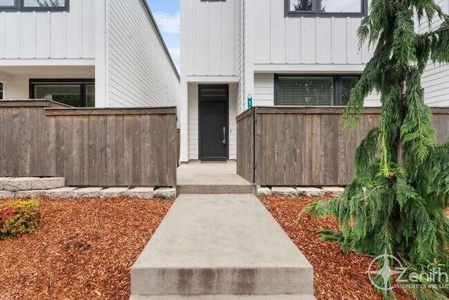 Building Photo - 16314 NE 20th St