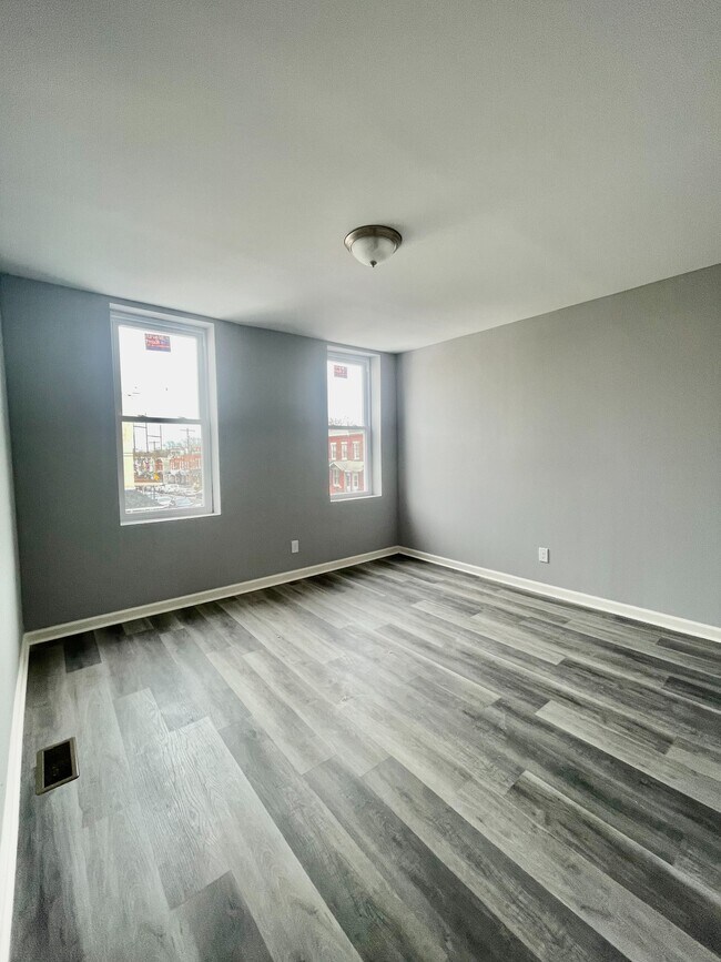 Building Photo - 3901 Poplar St