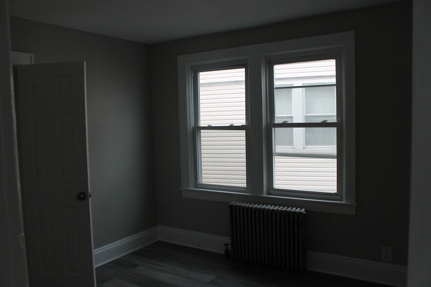 Building Photo - 67 Edgar St
