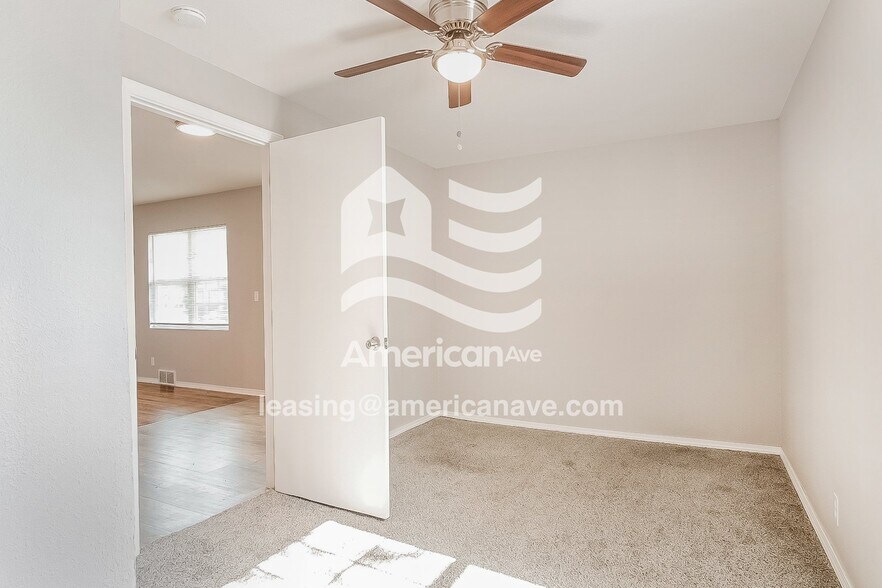 Building Photo - 143 W 50th Pl N